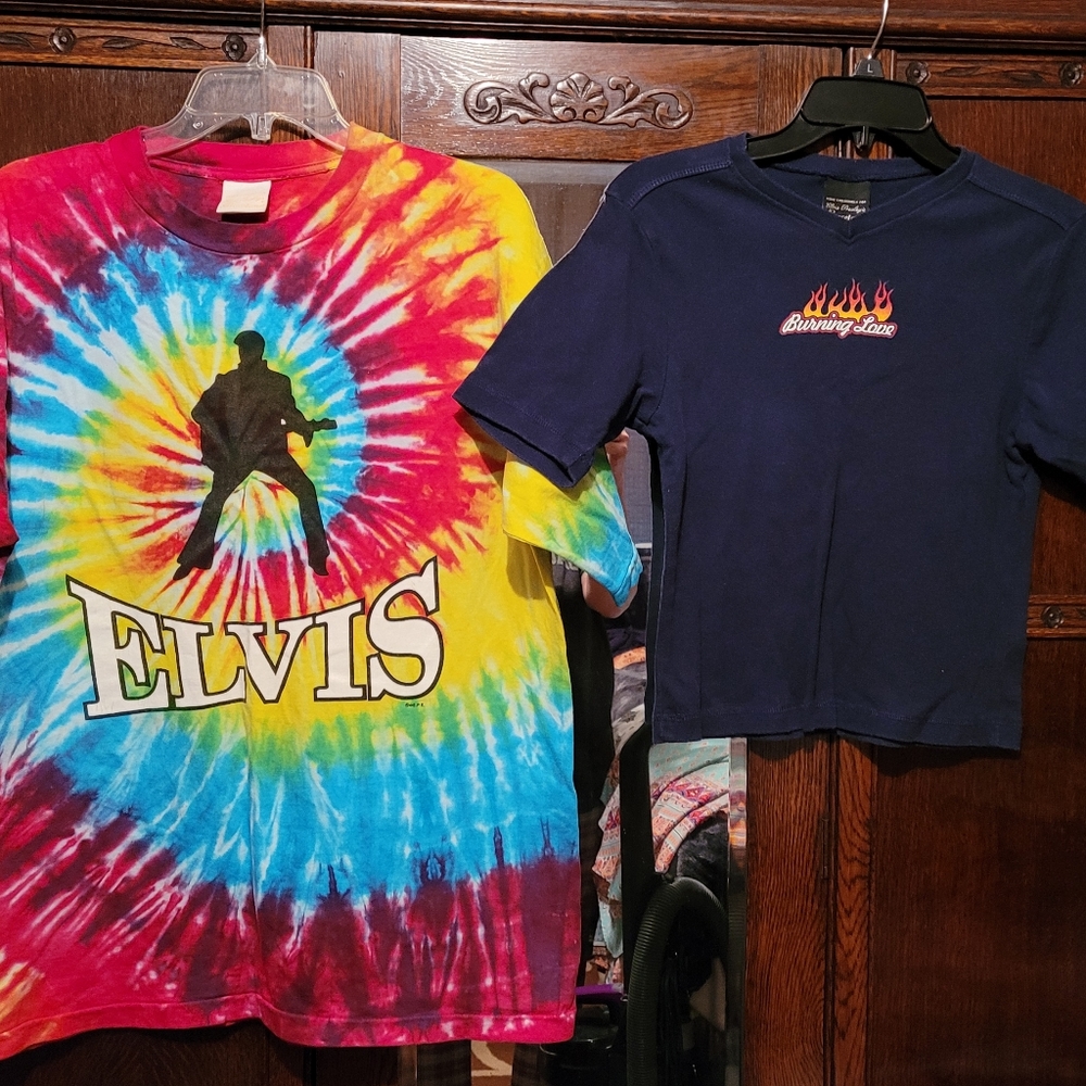 2 Vintage Exclusive Elvis Graceland T-Shirts sz Lg and Sm